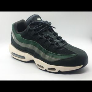 Nike Air Max 95 Essential - Size 10.5